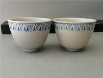 Bao Lao Bao Zen at the end of the Republic of China white glaze and blue and white hand-pressed cups A pair of full-product collectibles can be used
