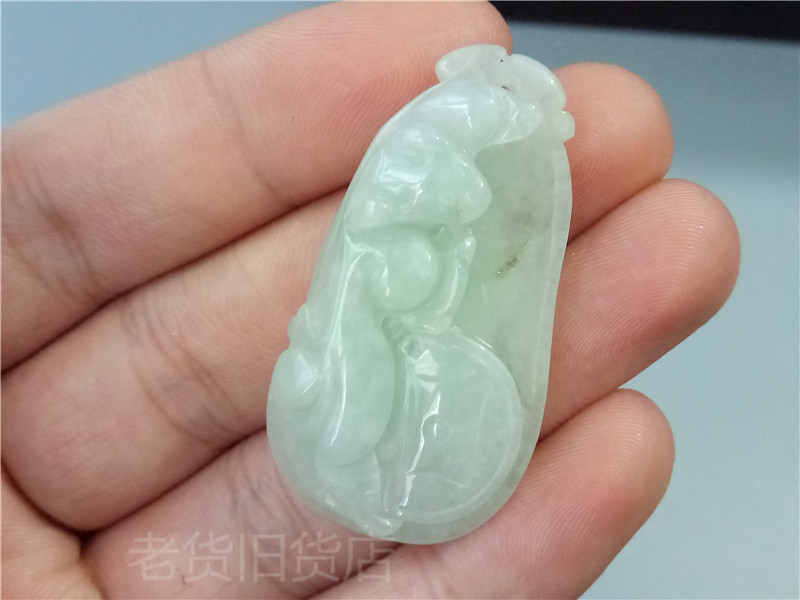 Ancient Playing Jade Ware Natural A Cargo Ice Bottom Light Green Emerald Precision Sculpture with a smooth pendant in front of its eyes