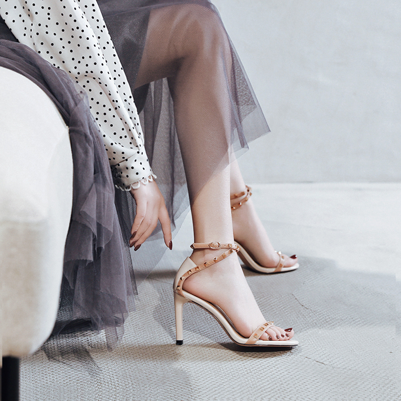 A generation of Canon 2022 Summer new beige sandals Girls fine heel Ribbon Sexy Rivet Mesh Red Heels