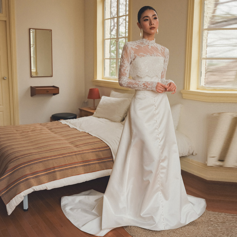 French Lace Long-Sleeved Light Wedding Dress for the Bride, High-End Forest-Style Wedding Dress with a Train, White Satin Gown