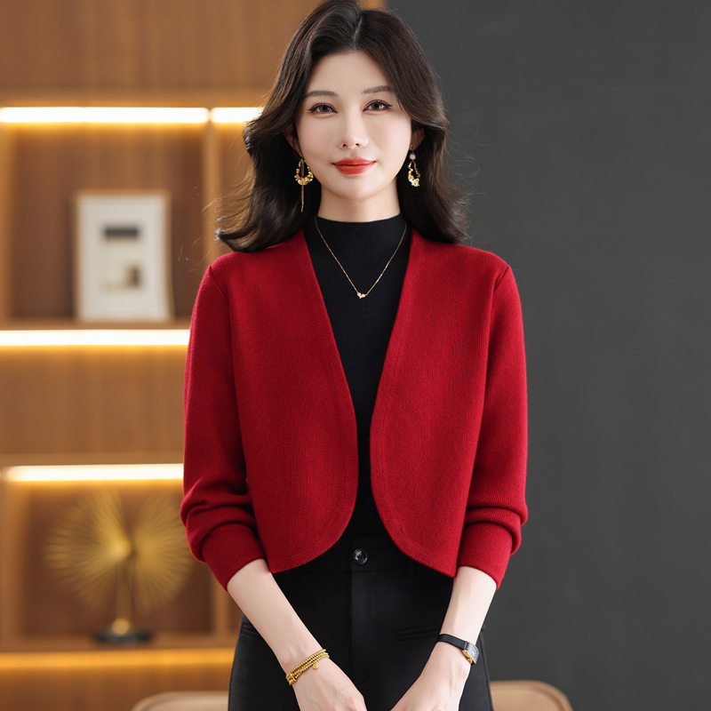 Elegant Wool Shawl Cardigan for Women, Spring and Autumn V-Neck Short Knitwear, Versatile Outerwear for Middle-Aged Mothers Elegant Wool Shawl Cardigan for Women, Spring and Autumn V-Neck Short Knitwear, Versatile Outerwear for Middle-Aged Mothers