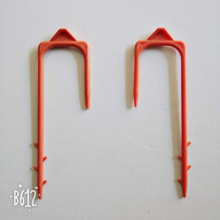 Micro-spray tape drip irrigation tape holder accessories fork plastic greenhouse vegetable pressure water pipe to prevent I swimming