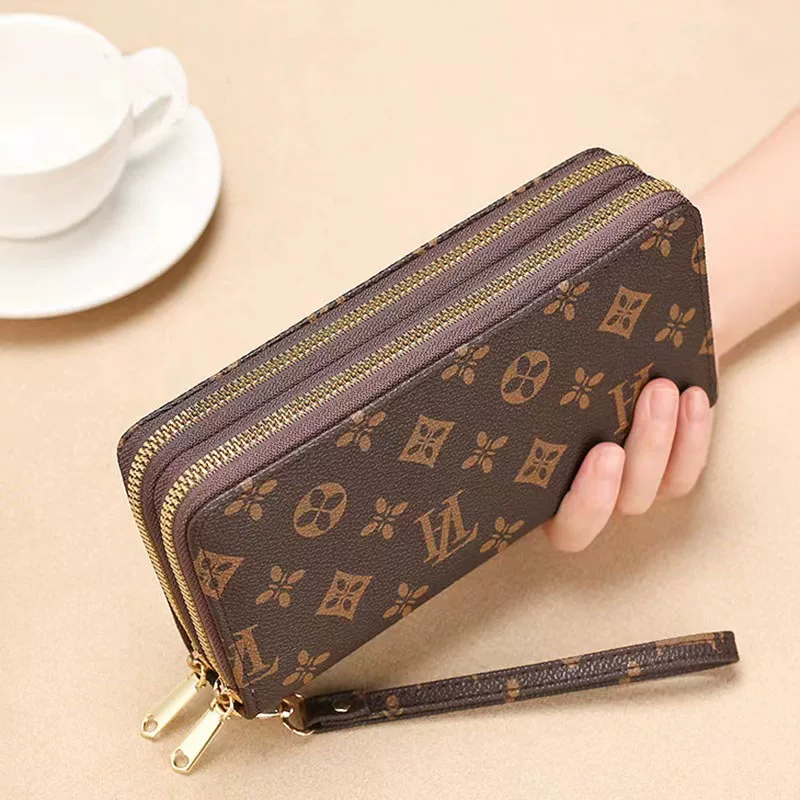 Capacious long synthesized wallet with zipper
