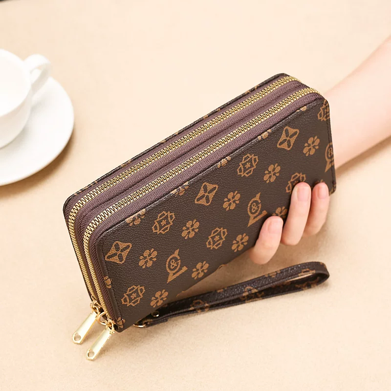 Capacious long synthesized wallet with zipper