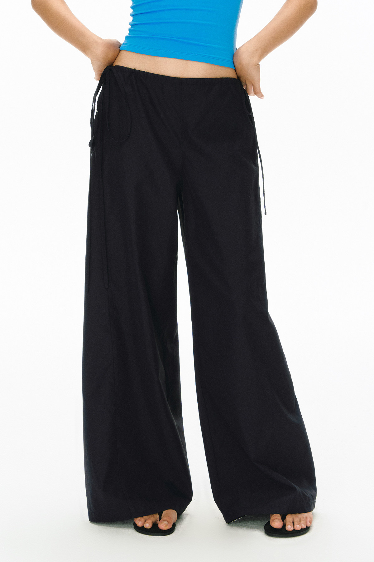 ARISEISM Low-Waist Wide-Leg Cargo Trousers