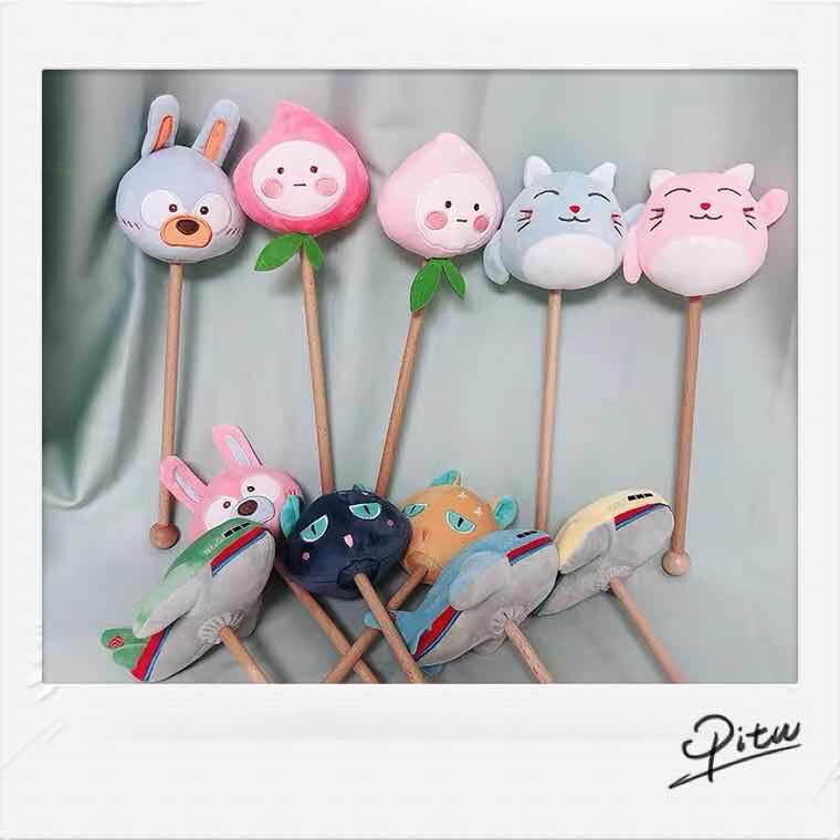 Little raccoon thumping back stick plush cute cartoon massage hammer knocking hammer decompression creative meridian slapping hammer massage stick