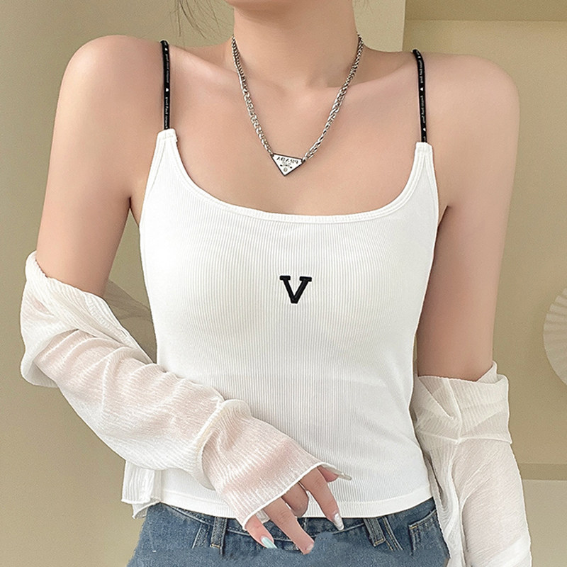 Sisters 辣媚衣衣的LOGO