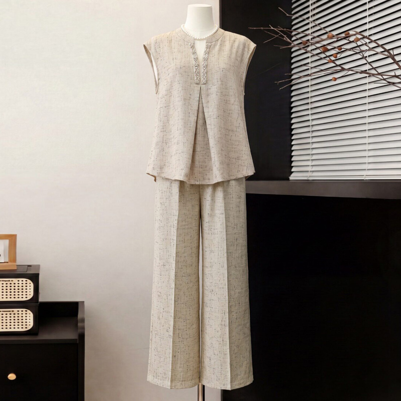 2026 New Summer Outfit for Mothers, Middle-Aged and Elderly Women, Elegant and Slimming Sleeveless T-Shirt Top and Wide-Leg Pants Two-Piece Set