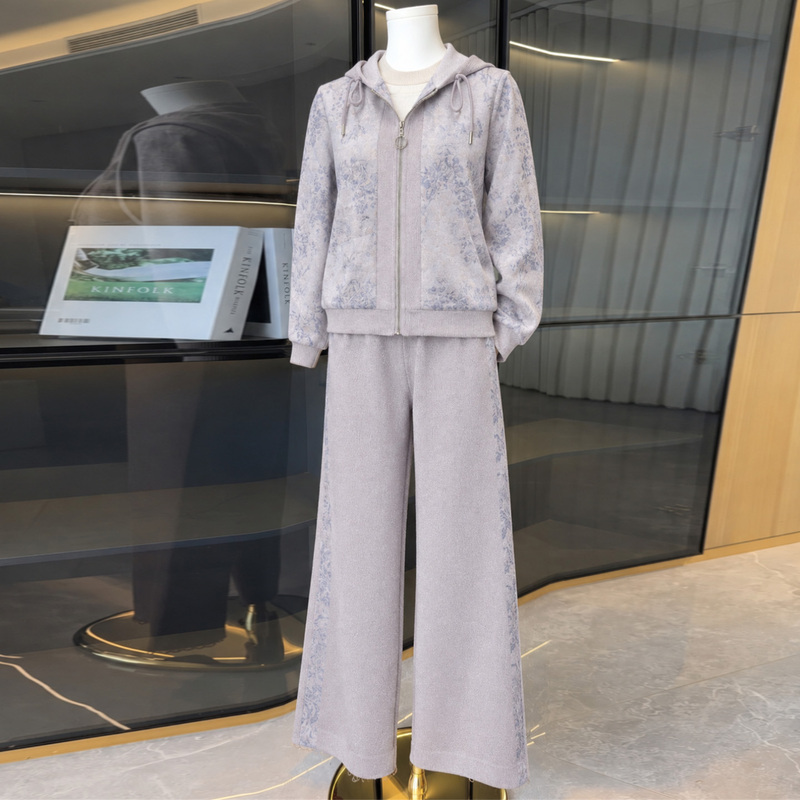 Mom's Autumn Outfit Set 2026 New Style Jacket and Sportswear Two-Piece Set for Middle-Aged and Elderly Women's Casual Wear Complete Set Mom's Autumn Outfit Set 2026 New Style Jacket and Sportswear Two-Piece Set for Middle-Aged and Elderly Women's Casual Wear Complete Set