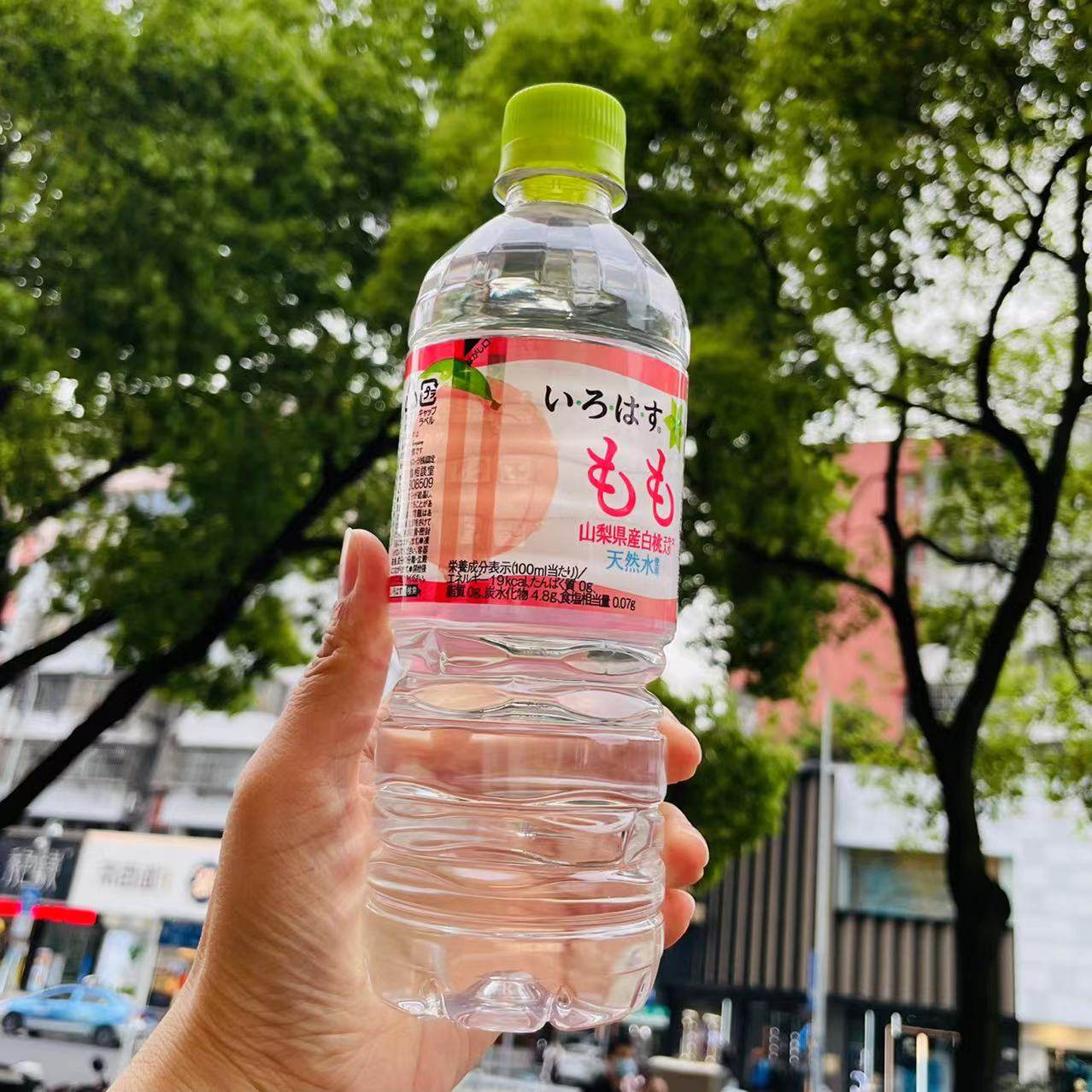 Japan imported Coca-Cola transparent white peach water Yamanashi prefecture produced peach orange grape natural water 555ml - Taobao