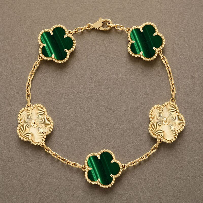 Celebrity-Inspired Ivy Clover Bracelet for Women, Light Luxury Niche Design, Brass Gold-Plated, Elegant and High-End Jewelry