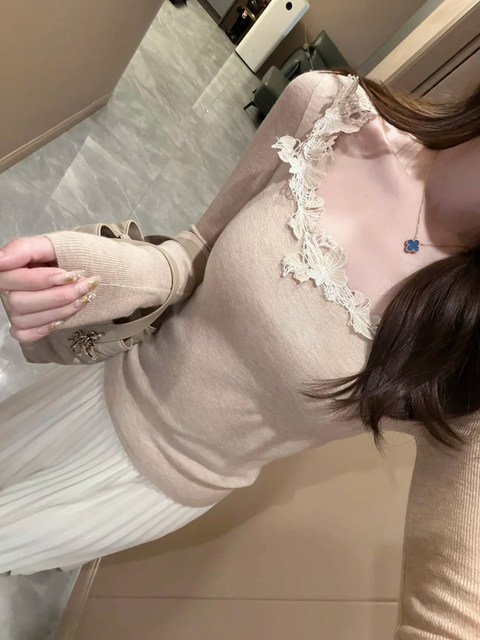 Pure Desire U-Neck Lace Patchwork Knit Sweater for Women, Spring Design, Slim Fit, Unique and Beautiful, Very Attractive Top
