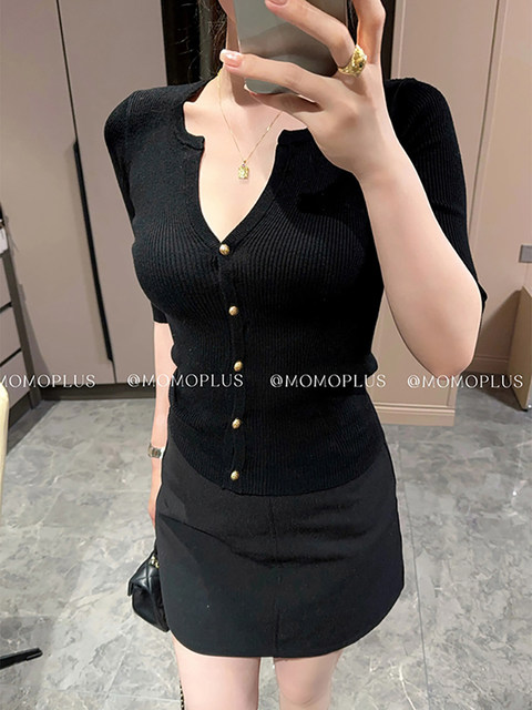 Spring and Autumn Style V-Neck Purple Mid-Sleeve Knit Top for Women, High-End Slimming Base Shirt, Five-Quarter Sleeve Fitted Top