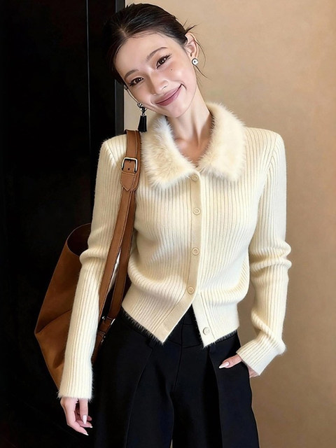 Korean-Style High-End Knitted Cardigan with Fur Collar for Women, Perfect for Autumn and Winter, a Very Stylish Thickened Sweater