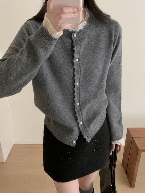 Korean-Style New Year Red Fake Two-Piece Knitted Base Shirt for Women, Spring Lazy Style, Stunning Inner Sweater with Patchwork Design