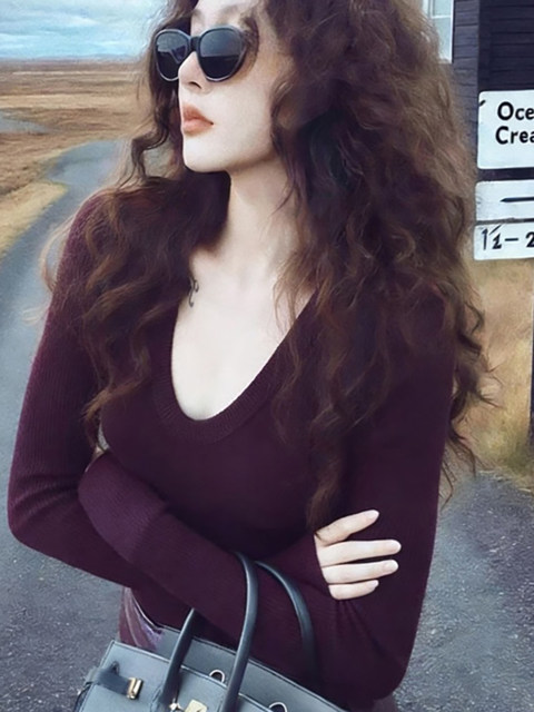 Autumn and Winter Purple U-Neck Knitwear for Women, a Stunning and Beautiful Base Layer Sweater with a Slim Fit and Elegant Style