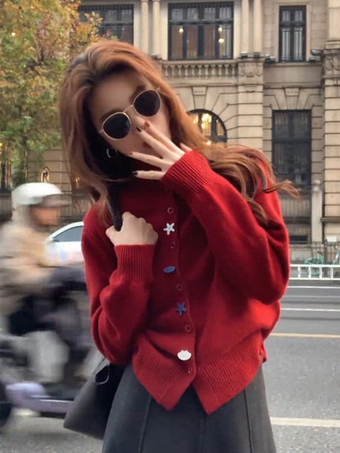 Korean-Style New Year Red Half-High Collar Knitted Cardigan for Women, Autumn and Winter, Stunningly Designed Sweater, Looks Great When Worn Underneath