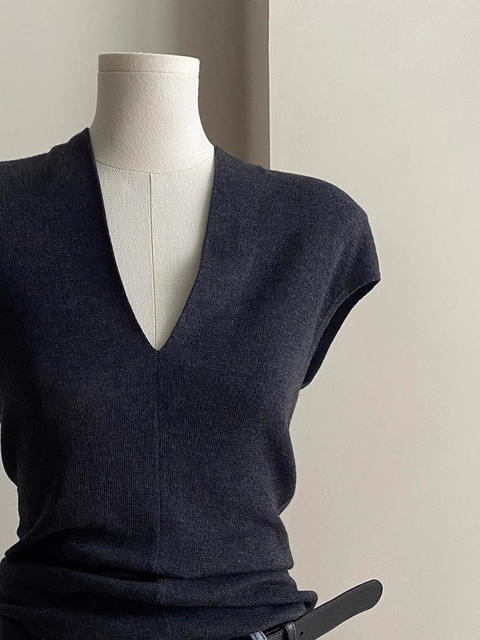 French-Style V-Neck Black Ice Silk Knit Short-Sleeve T-Shirt for Women, Summer Elegant Slim-Fit Flutter Sleeve Thin Top