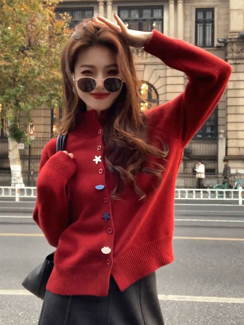Korean-Style New Year Red Half-High Collar Knitted Cardigan for Women, Autumn and Winter, Stunningly Designed Sweater, Looks Great When Worn Underneath