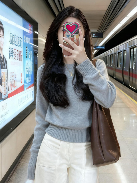 Gorgeous Gray High-End Short Sweater for Women, Autumn and Winter Lazy Style, Waist-Cinching Knitted Base Shirt, Korean Style Inner Wear Top