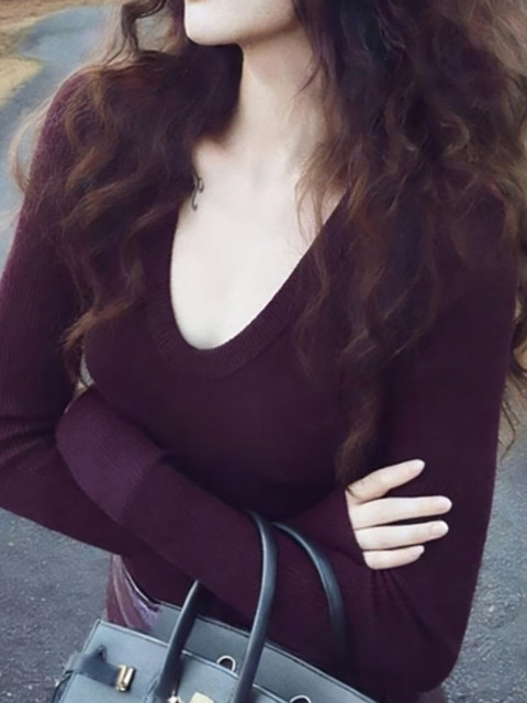 Autumn and Winter Purple U-Neck Knitwear for Women, a Stunning and Beautiful Base Layer Sweater with a Slim Fit and Elegant Style