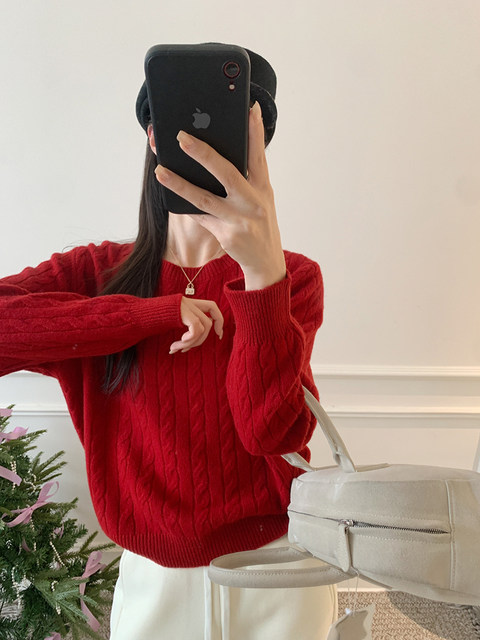 Korean-Style Red Cable-Knit Sweater for Women, Autumn and Winter Soft and Cozy Inner Layer, Super Stylish Top