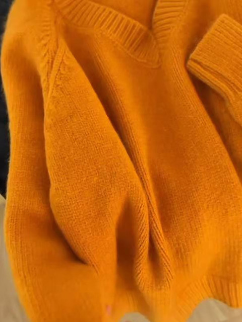 Korean-Style Lazy Chic High-End Soft and Cozy Orange Sweater for Women, Super Stylish and Versatile for Winter, Loose Knit Inner Top