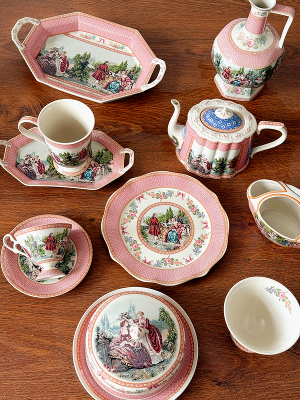 Noble Princess Style Royal Arden Antique Porcelain Pink-Orange Noble Figure Black Porcelain Glaze Colored Collection Set