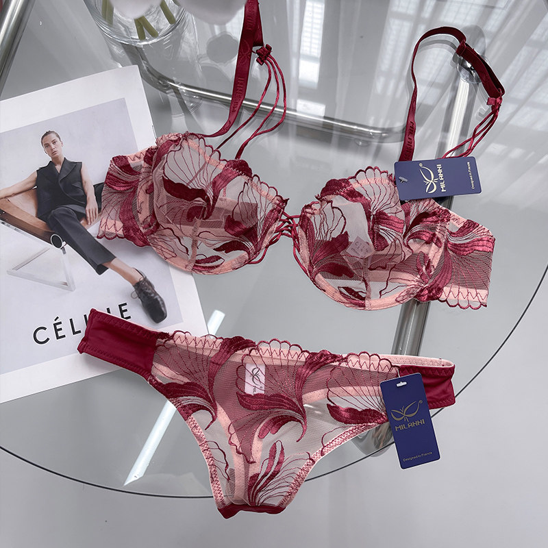 Red Lingerie Woman Thin summer large breasted chest Full cups Chest Full Cups Breast-proof Drooping Super Slim bra