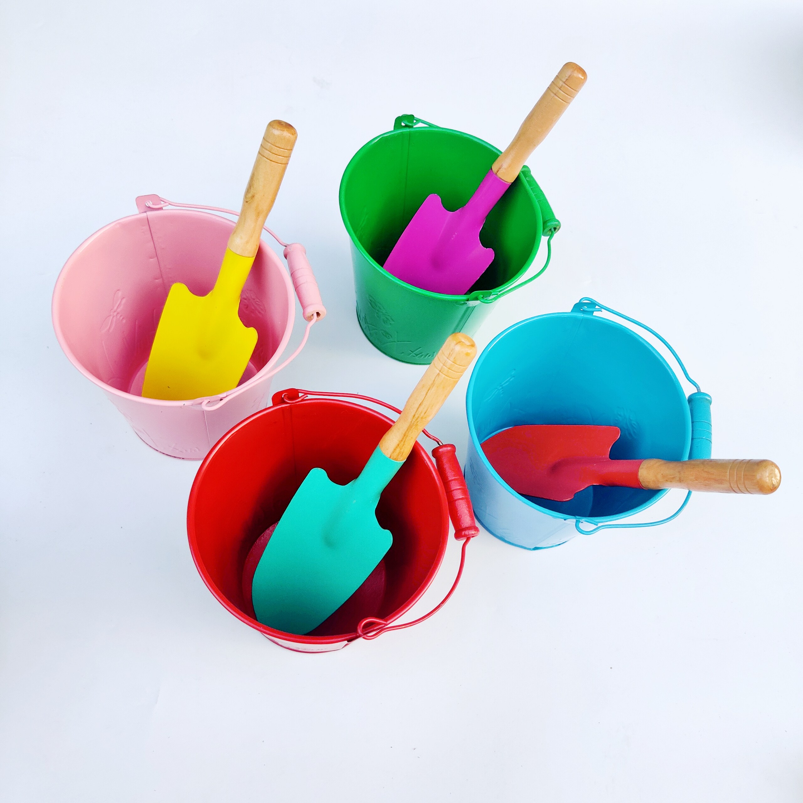 Children play with sand tools to pick up sand manual digging artifact iron bucket iron rake planting potted gardening shovel