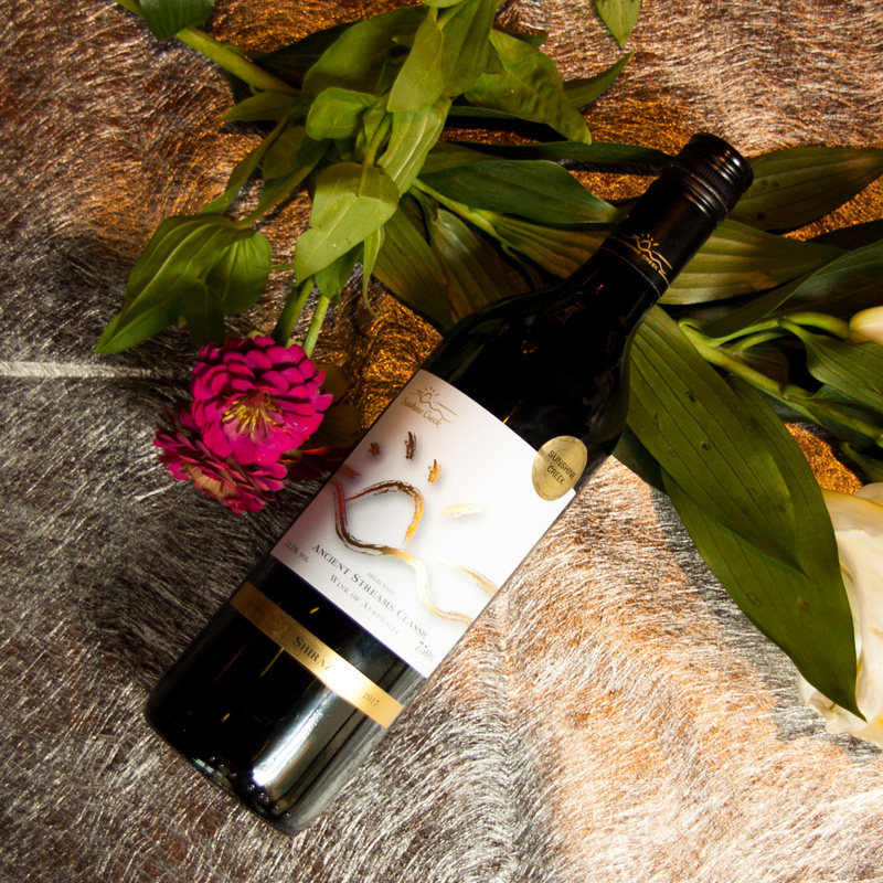 《葡萄酒指南》准五星酒庄佳酿 澳洲进口 SUNSHINECREEK 阳光酒庄 古溪经典干红葡萄酒 750ml*6瓶整箱 天猫优惠券折后￥249包邮（￥349-100）