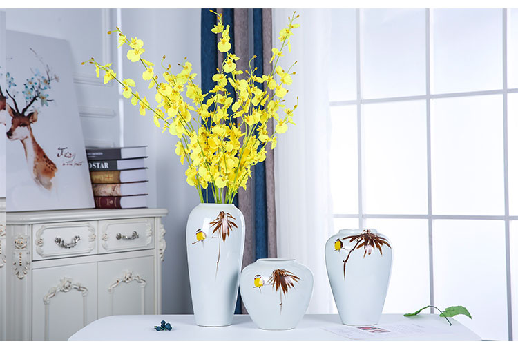Jingdezhen porcelain ceramic furnishing articles desktop vase hand - made painting of flowers and bamboo contracted and I American decorating the living room