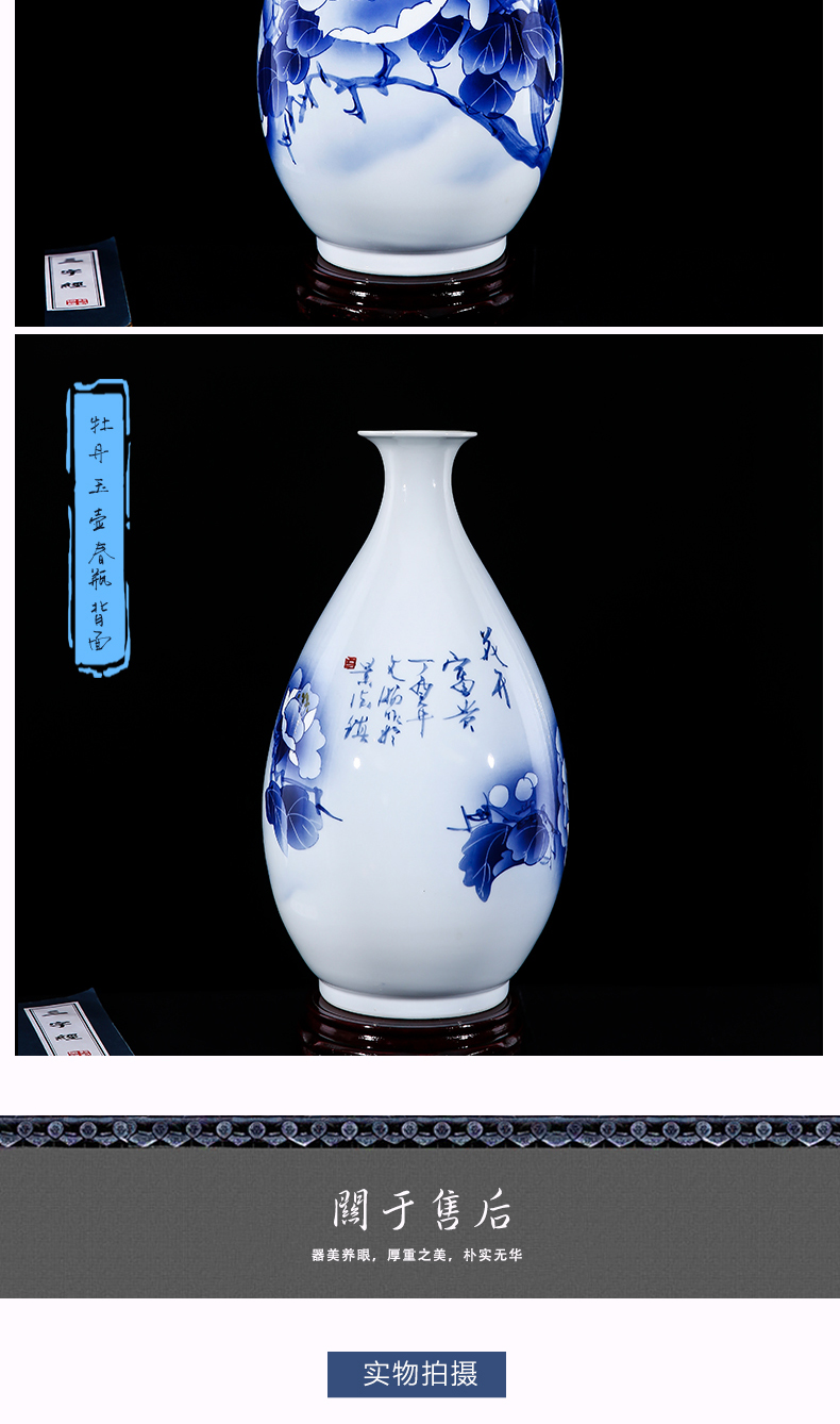 Jingdezhen ceramics famous hand - made modern Chinese blue and white porcelain vase peony lotus sitting room adornment ornament