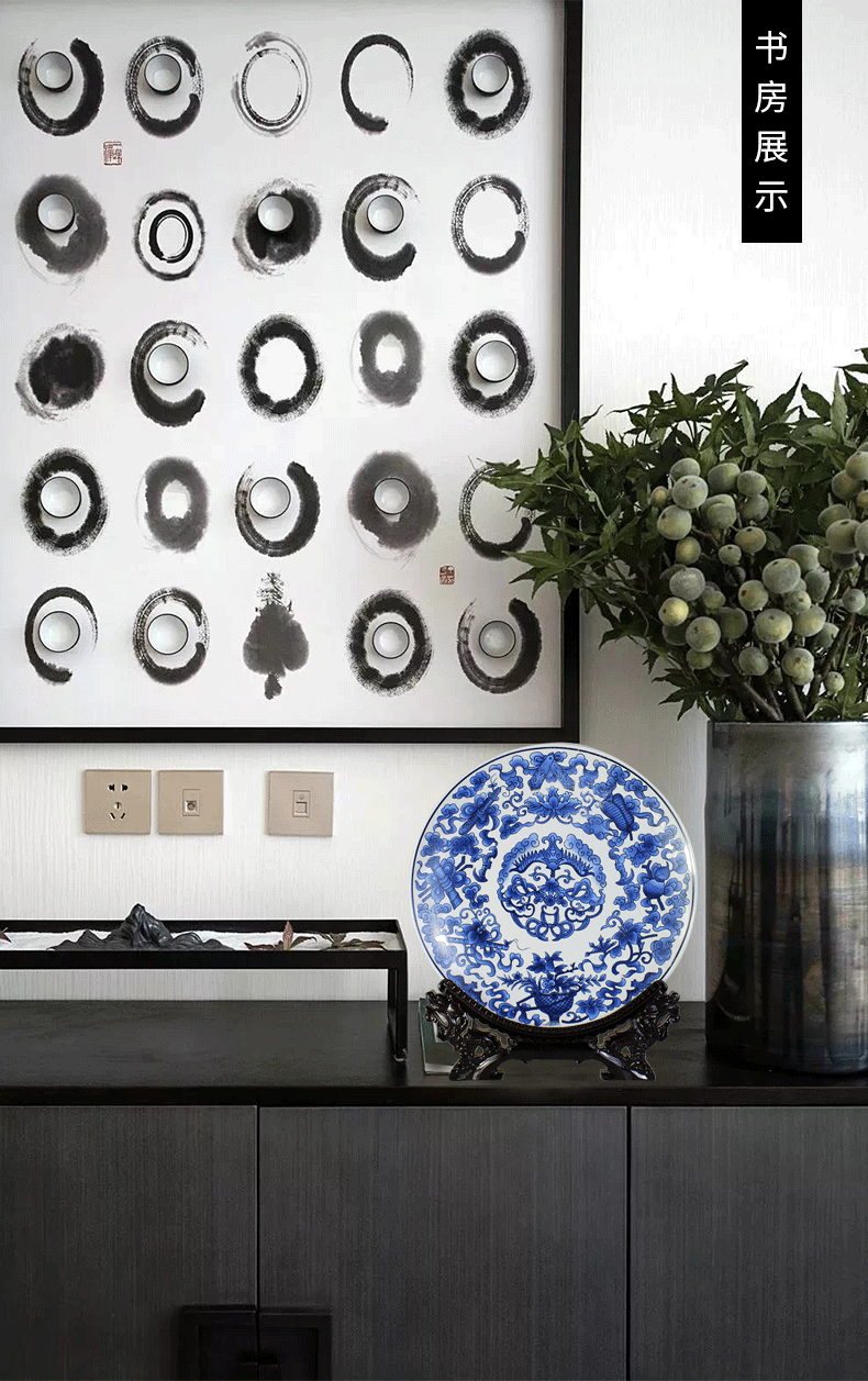 Blue and white porcelain of jingdezhen ceramics plate modern furnishing articles sitting room ark, rich ancient frame of Chinese style household ornaments