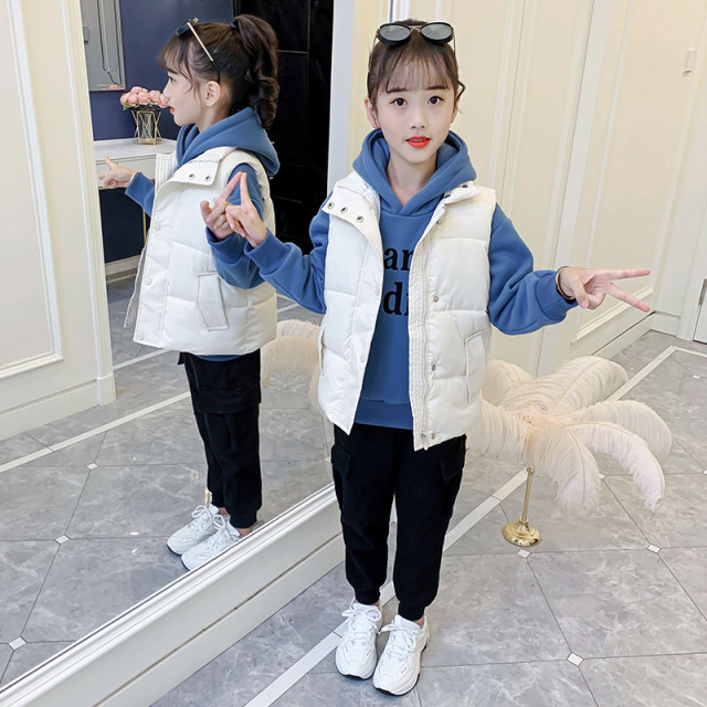 Girls' winter suit 2022 autumn and winter new foreign style medium and large children's fleece thickened vest sweater three-piece set