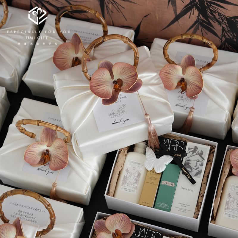 Bridesmaid Gift Box for Women, Exquisite and Practical Ladies' Gift, Empty Box Gift Packaging, Wedding Gift Box for Sister Group Bridesmaid Gift Box for Women, Exquisite and Practical Ladies' Gift, Empty Box Gift Packaging, Wedding Gift Box for Sister Group