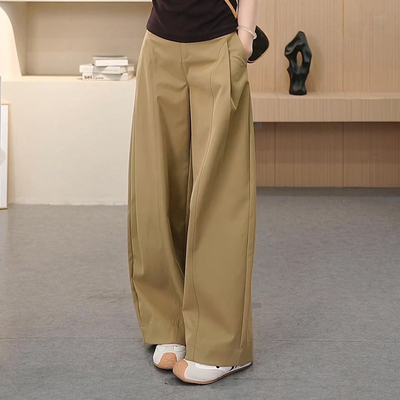 サイドプリーツ入りのバグパイプパンツ、ワイドレッグスタイル、レディース春秋2025年新作、ゆったりフィット、スリムに見え、しわになりにくい、ニッチスタイルのベースパンツ。