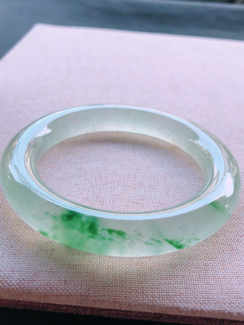 Myanmar natural A goods Laokeng jade jade bracelet high ice glass floating flower girl fine clause Yang green jewelry