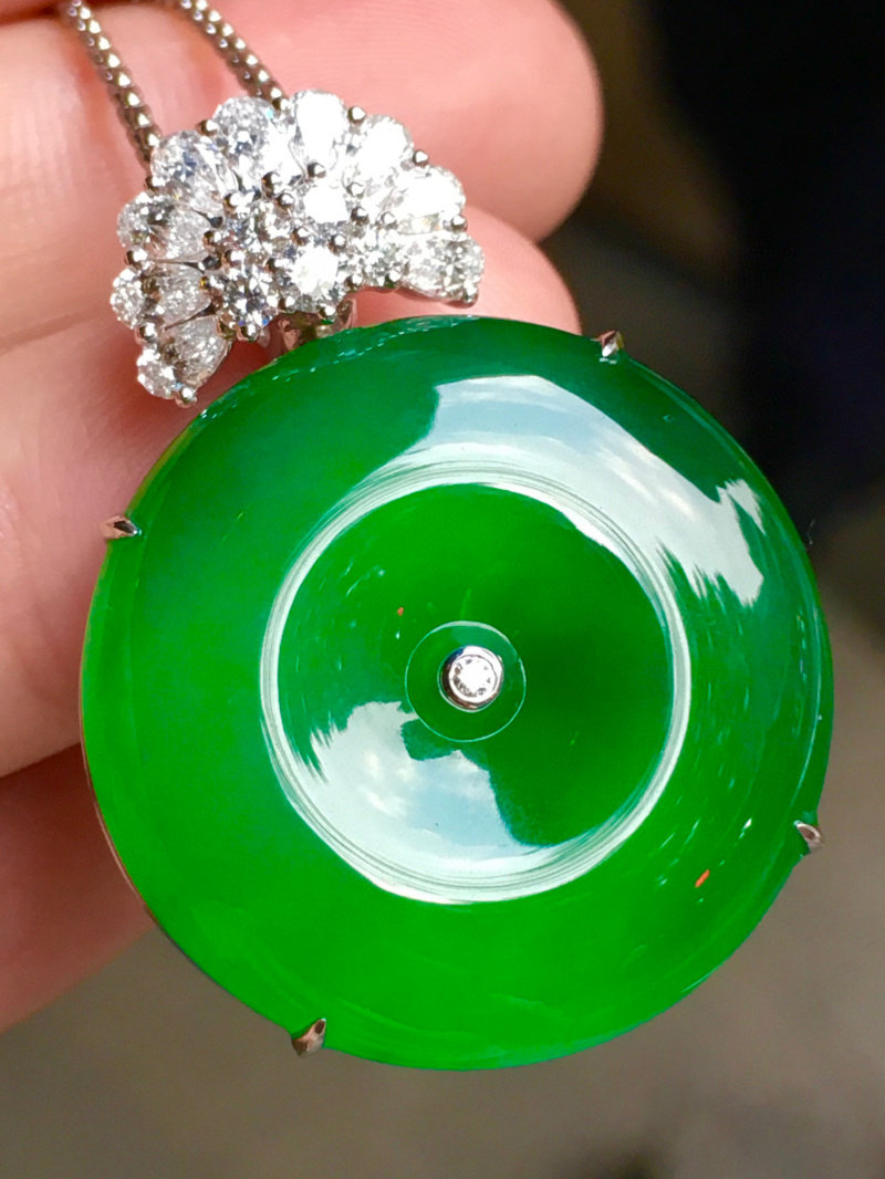 Ice species full color Zhengyang green jade safety buckle pendant natural Myanmar a goods jade pendant gold inlaid jade pendant for men and women