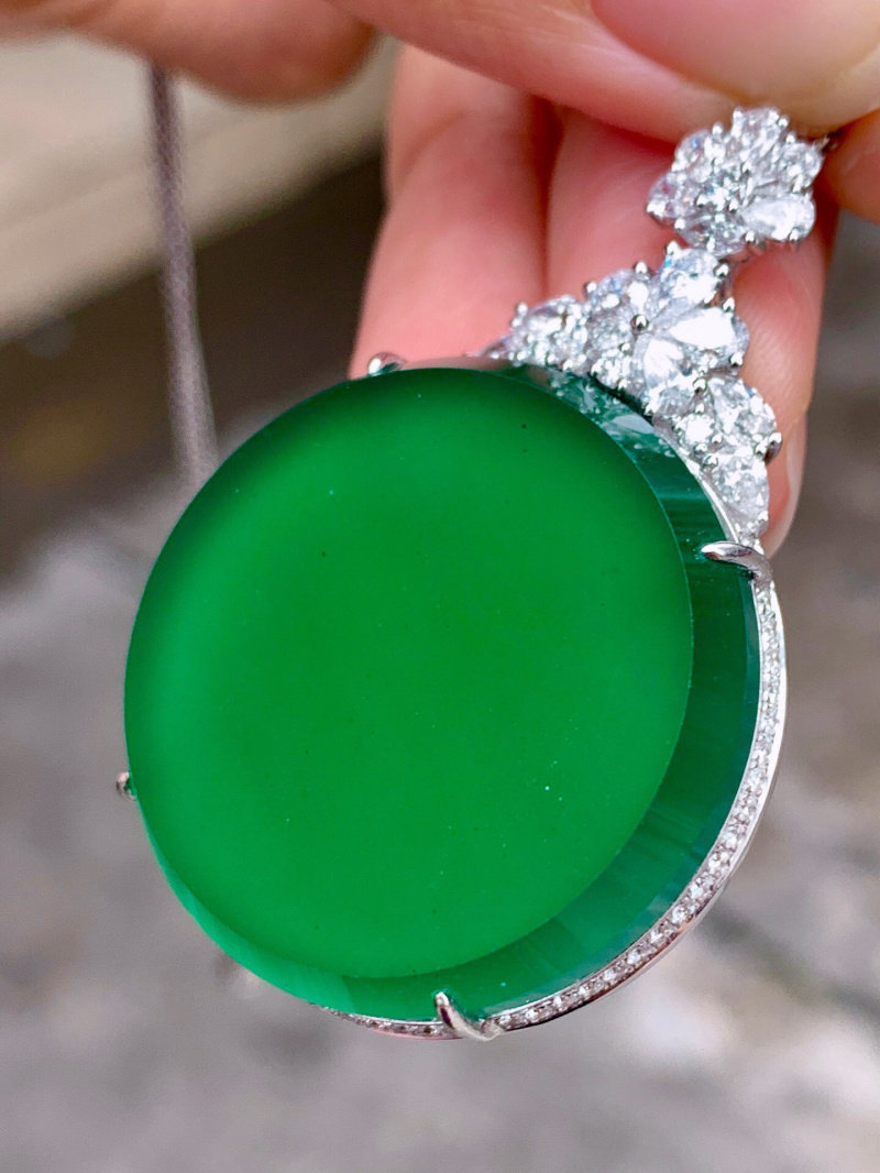 Burmese natural A-cargo jadeite pendant ice species full color sun green safe and sound brand jade bracelet heart circle pendant women's models