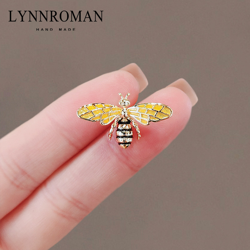 LYNNROMAN Cute Little Bee Brooch, High-End Lapel Pin, Elegant Suit Corsage, Accessories
