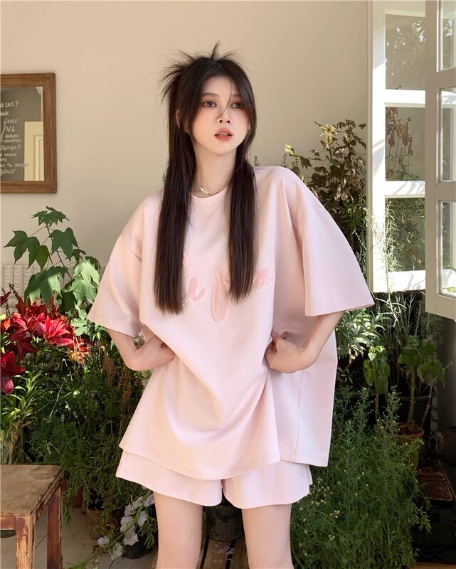 Women's Summer 2025 New Sports Suit, Versatile and Sweet, Towel Embroidery, Casual Loose Fit, Pink Short-Sleeve and Shorts Two-Piece Set