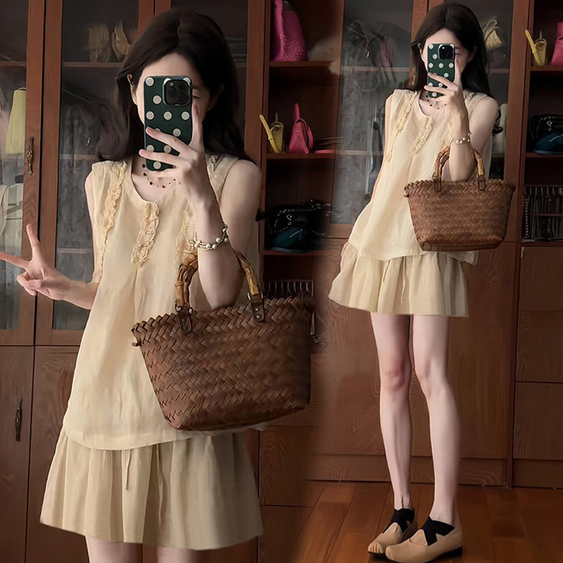 2026 New Summer Maternity Outfit Set, Plus-Size Casual V-Neck Camisole Top with Lace Shorts, Stylish and Discreet 2026 New Summer Maternity Outfit Set, Plus-Size Casual V-Neck Camisole Top with Lace Shorts, Stylish and Discreet