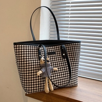 Day-type commuter bag small sub-clan handbag fashion trends Toat students can put on a computer to put on a computer