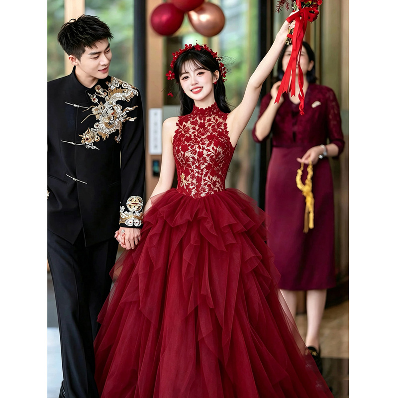 Red Vintage Engagement Dress for Petite Brides, 2026, High-End, Niche, Slimming, Sleeveless, with a Puffy Skirt