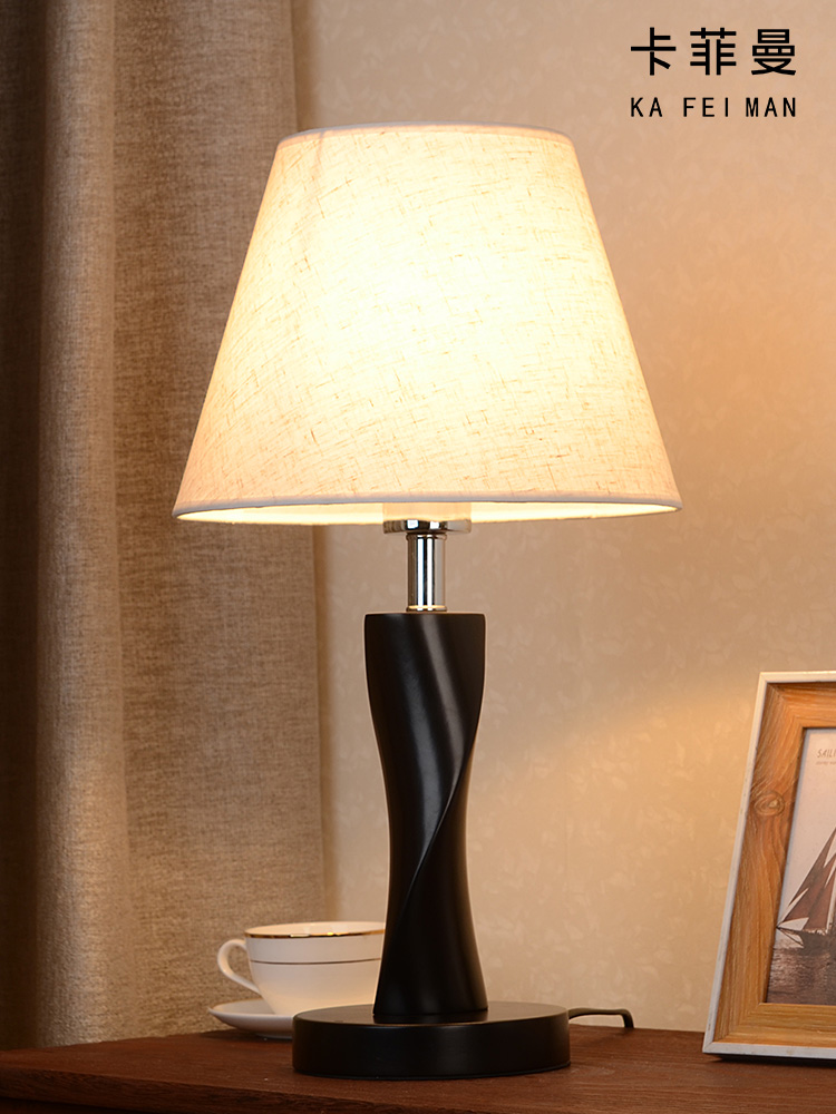 Solid wood bedroom bed lamp Simple modern warm warm light Romantic wedding room New Chinese decoration table lamp