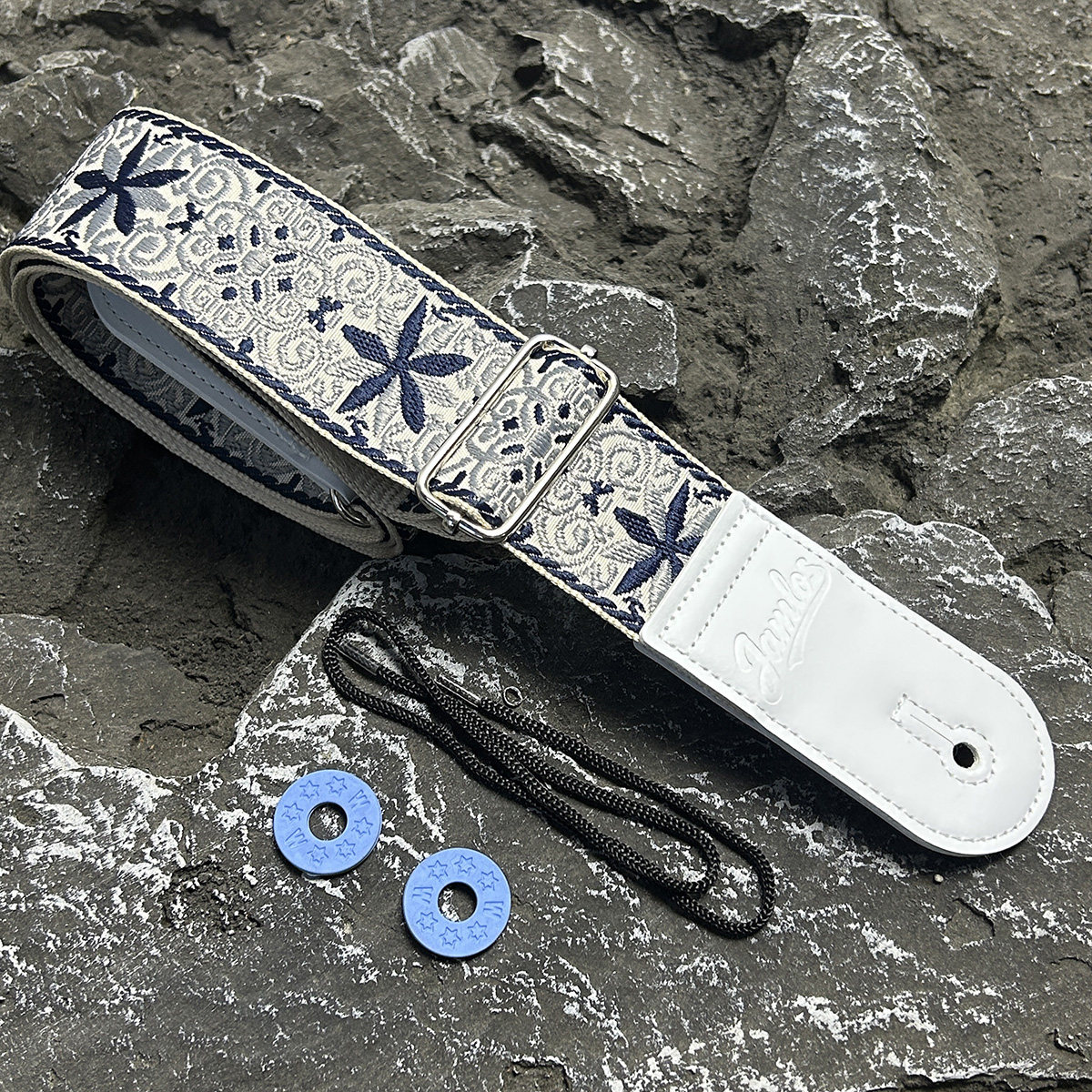 Jamlosブランドのギターストラップ。レトロなダークブルーとグレーの配色で、厚みがあり、エレキギター、アコースティックギター、エレキベースに適しています。