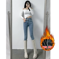 Голубой тонкий бархат