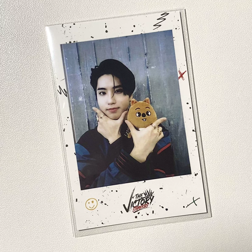 Официальный небольшой настольный календарь Stray Kids SKZOO с фотографиями SKZ Huang Yanchen Li Longyi Li Yanhao