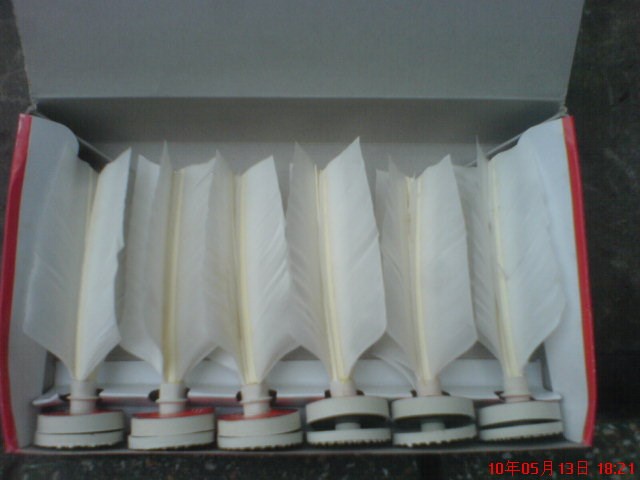 Thể thao White Feather Keys Ryukyu Trò chơi súc sắc Màu Kick Keys Ball Six Box - Các môn thể thao cầu lông / Diabolo / dân gian cầu đá lông gà